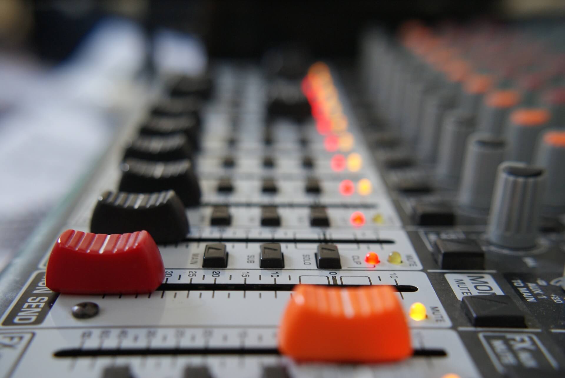 soundtable3638995_1920 ÉduKson ÉduKson
